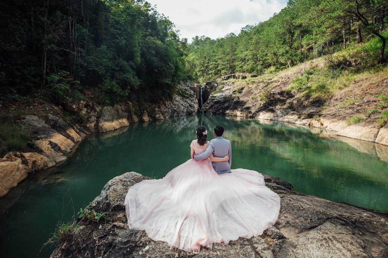 chụp ảnh cưới đẹp Đà Lạt tại thác ANKOROET