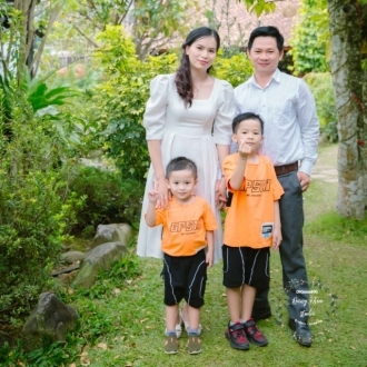Album ngoại cảnh đẹp bé và gia đình