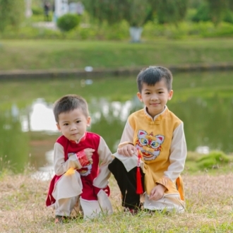 Album ngoại cảnh đẹp bé và gia đình