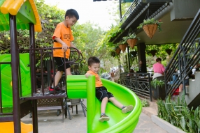 Album ngoại cảnh đẹp bé và gia đình